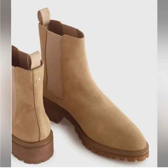 Quince Women's
Suede Chelsea Boot Size 8
Desert Tan Lug‎ Sole New - Picture 2 of 5